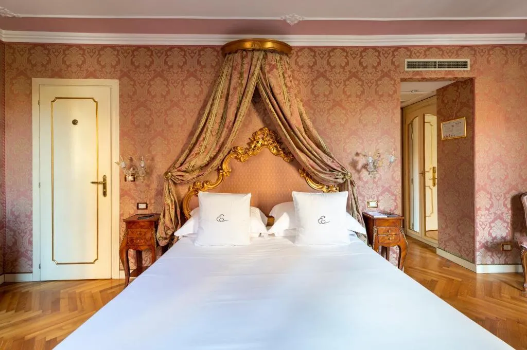 Double or Twin DELUXE CANAL VIEW Room, Antico Doge - a Member of Elizabeth Hotel, Venice