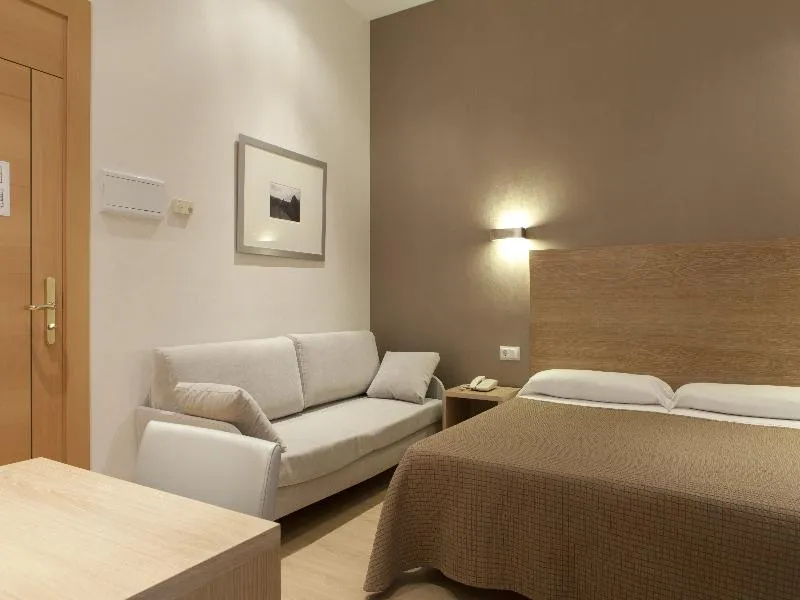 TRIPLE STANDARD Room, Regente, Madrid