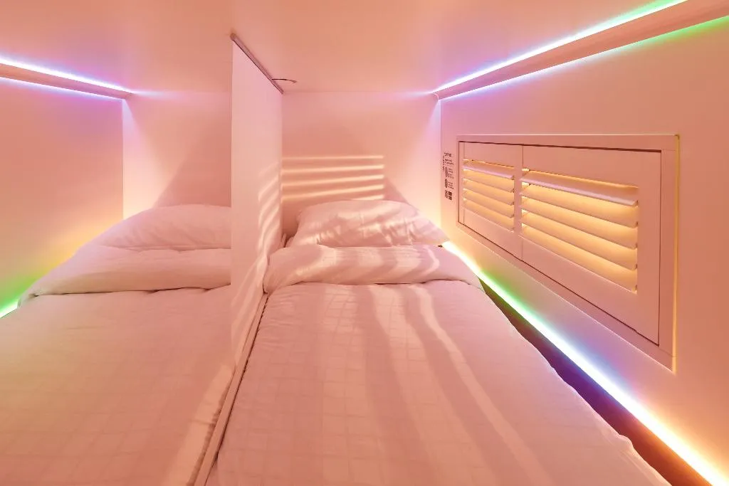 TWIN WITH SHARED BATHROOM Room, Cityhub Copenhagen, Copenhagen