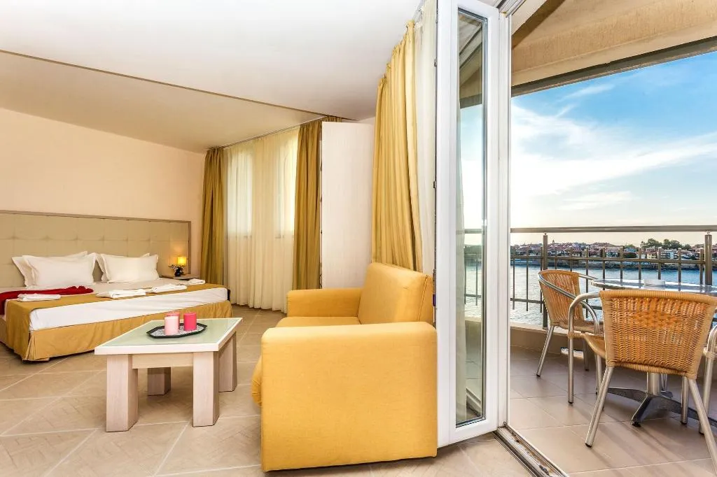 Room, Coral, Bourgas