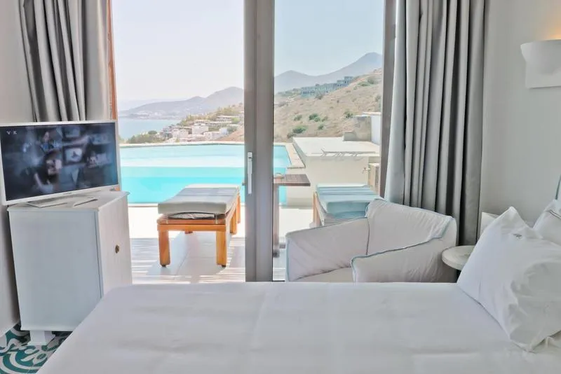 JUNIOR SUITE DELUXE WITH PRIVATE POOL Room, Royal Marmin Bay Boutique & Art Hotel, Crete