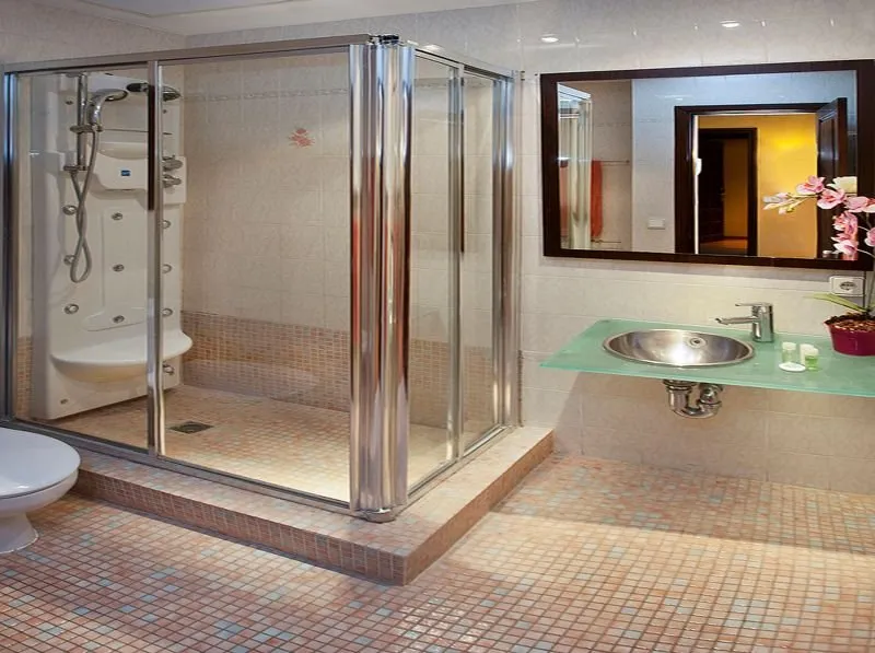 Room, Parot, Ibiza