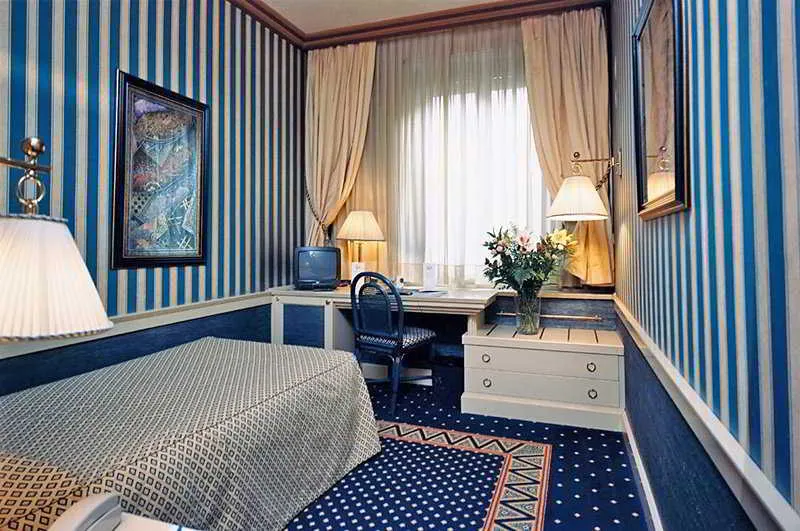 Room, Auriga, Milan