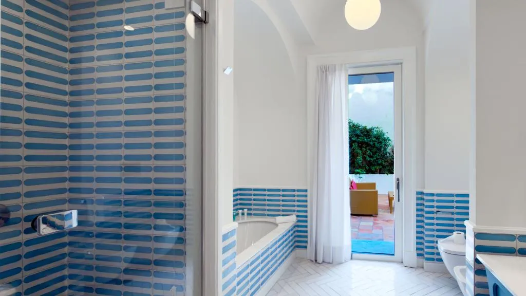 SUITE SEA VIEW WITH TERRACE Room, Grand Hotel Europa Palace, Naples
