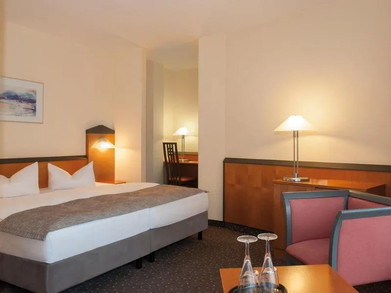 Room, Hotel Victor's Residenz Hotel Berlin Tegel, Berlin