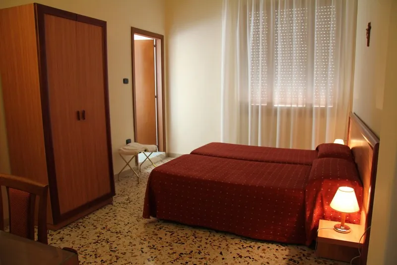 Room, La Casa del Pellegrino, Naples