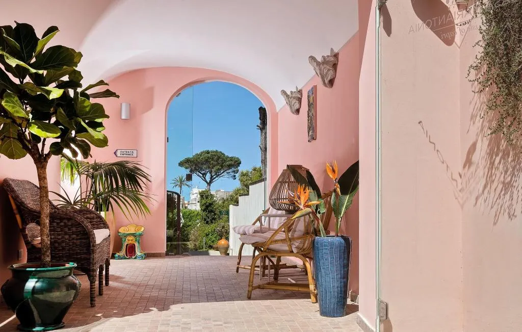 Lobby, Casa Mariantonia, Naples