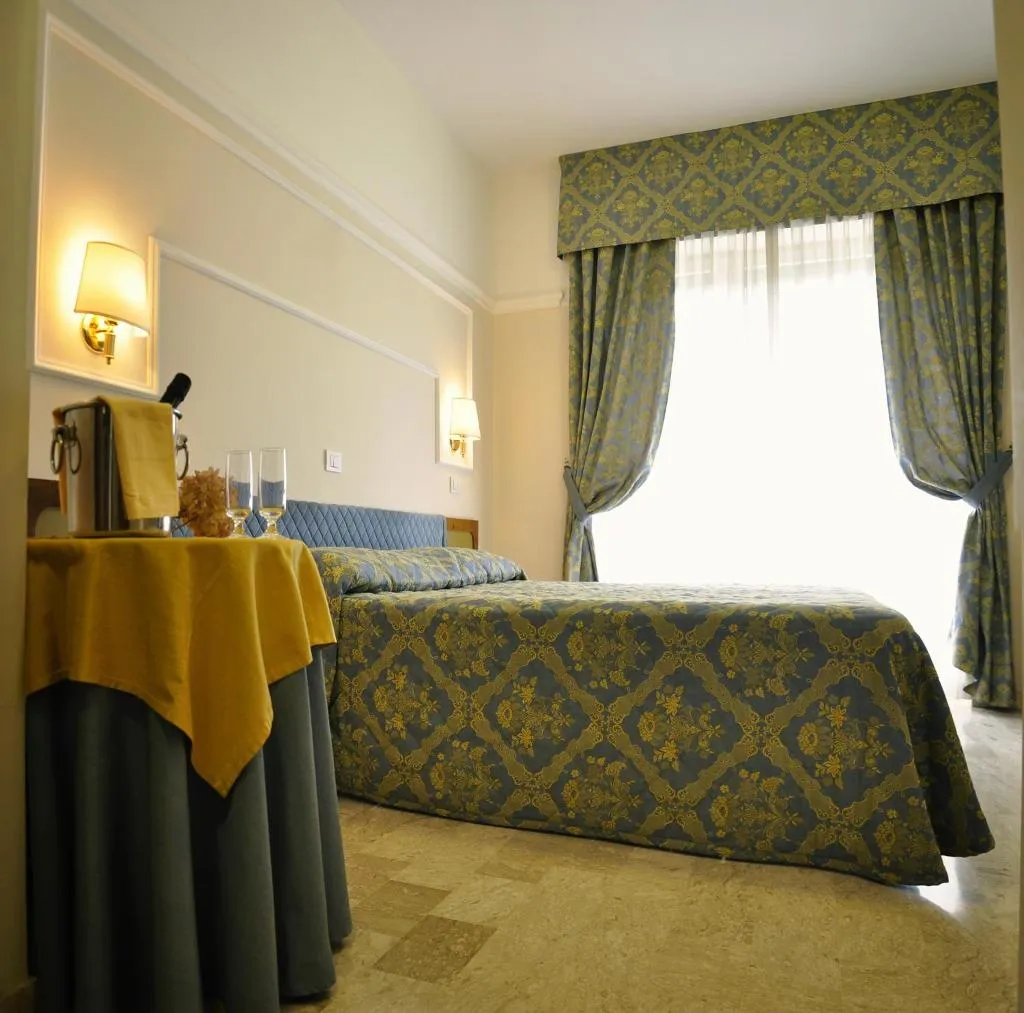 Double or Twin STANDARD Room, Mondial Park Hotel, Rome