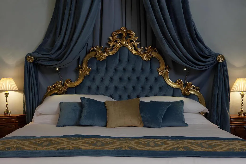 JUNIOR SUITE CANAL VIEW Room, Palazzo Paruta, Venice