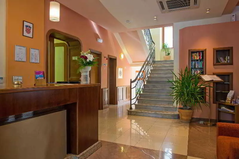 Lobby, Zagreb, Dubrovnik