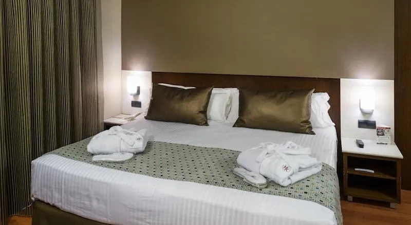 Room, Catalonia Born, Barcelona
