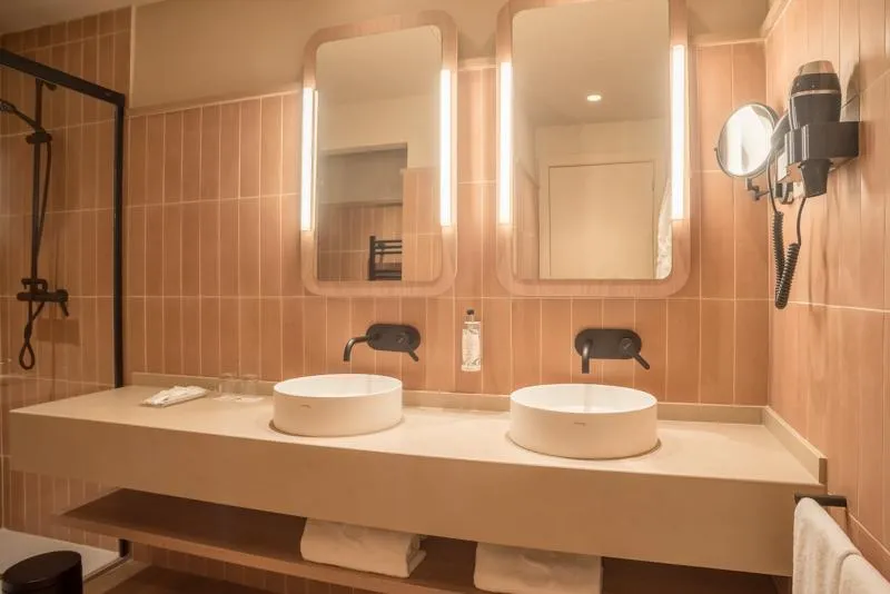 JUNIOR SUITE STANDARD Room, Sercotel Pozuelo, Madrid