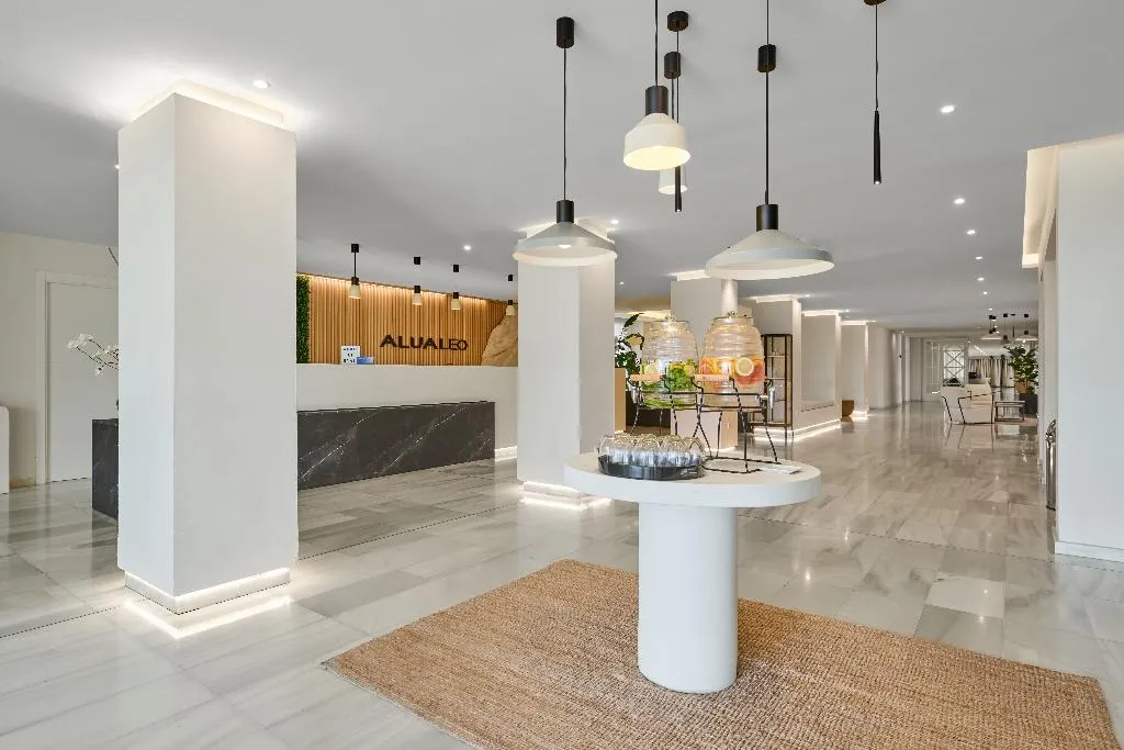 Lobby, Alua Leo, Majorca