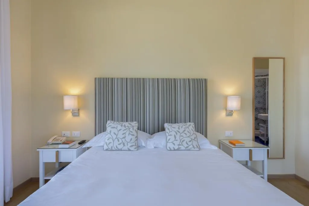 DOUBLE SEA VIEW WITH BALCONY Room, Hotel Regina Sorrento, Naples