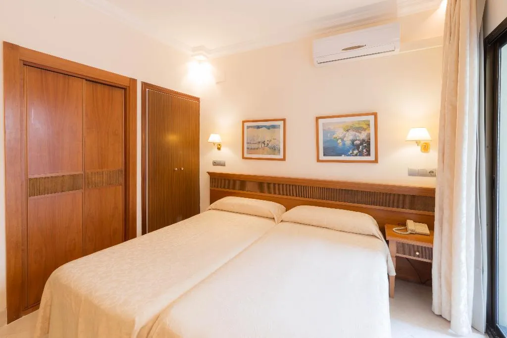 DOUBLE SINGLE USE STANDARD Room, Montjoi, Costa Brava