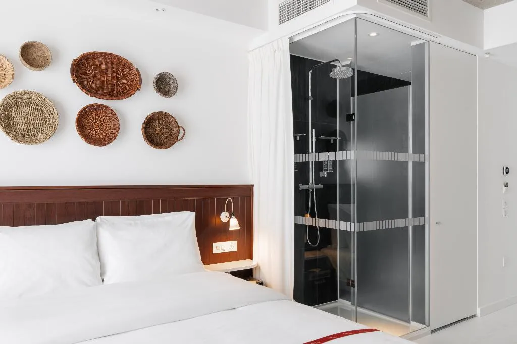Double or Twin RUN OF HOUSE Room, Ruby Molly Hotel Dublin by IHG, Dublin