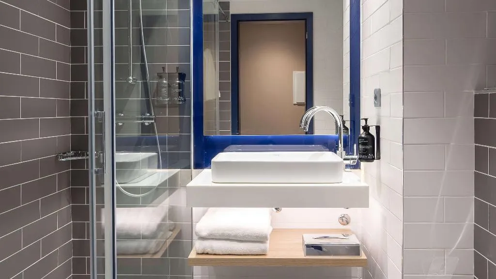 TWIN WITH BALCONY Room, Holiday Inn Express Lisbon Principe Real, by IHG, Lisbon