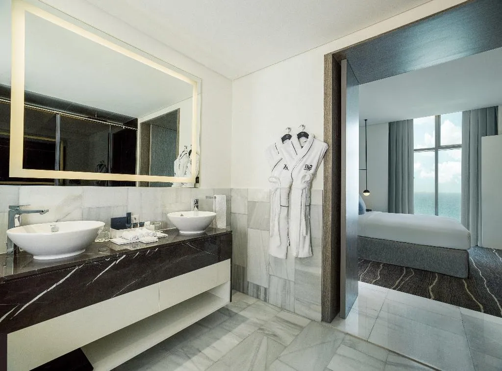 DOUBLE DELUXE Room, Th8 Palm Dubai Beach Resort Vignette Collection, Dubai