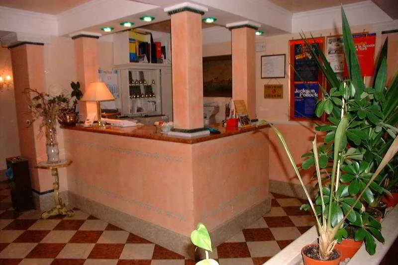 Lobby, Pantalon, Venice