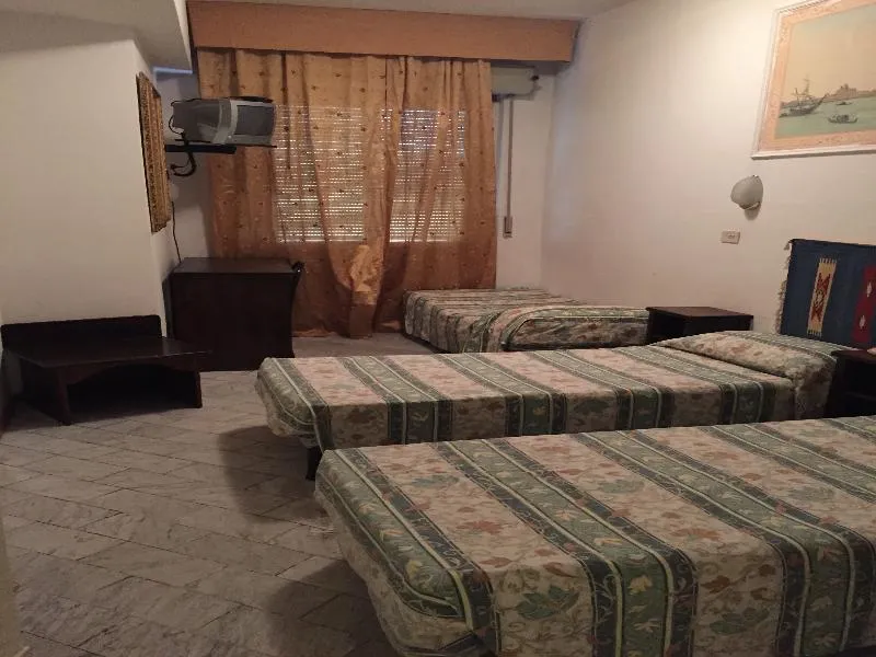 TRIPLE STANDARD Room, Ascot, Florence