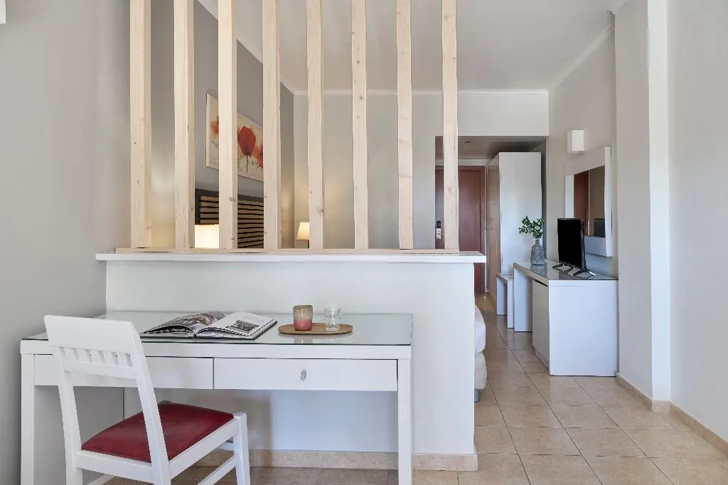 FAMILY ROOM POOL VIEW Room, Ariti Grand Hotel Corfu, Corfu
