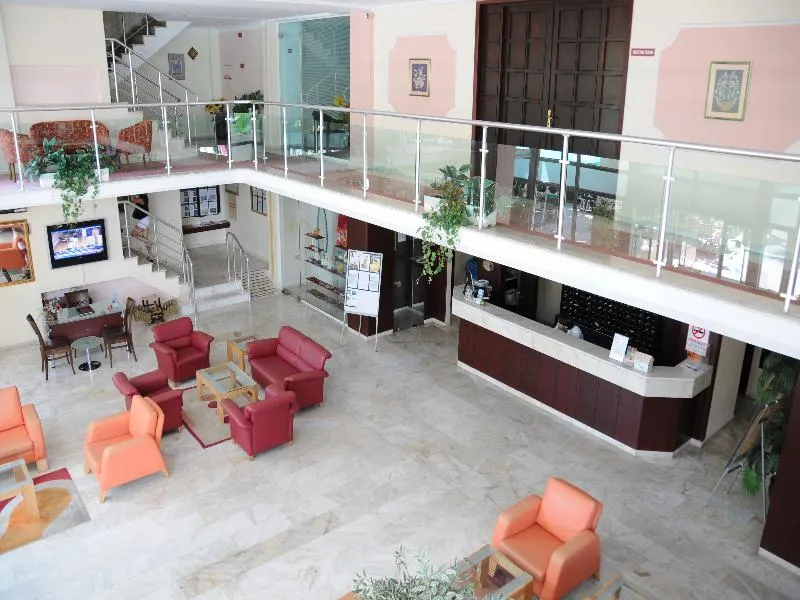 Lobby, Sesin, Dalaman
