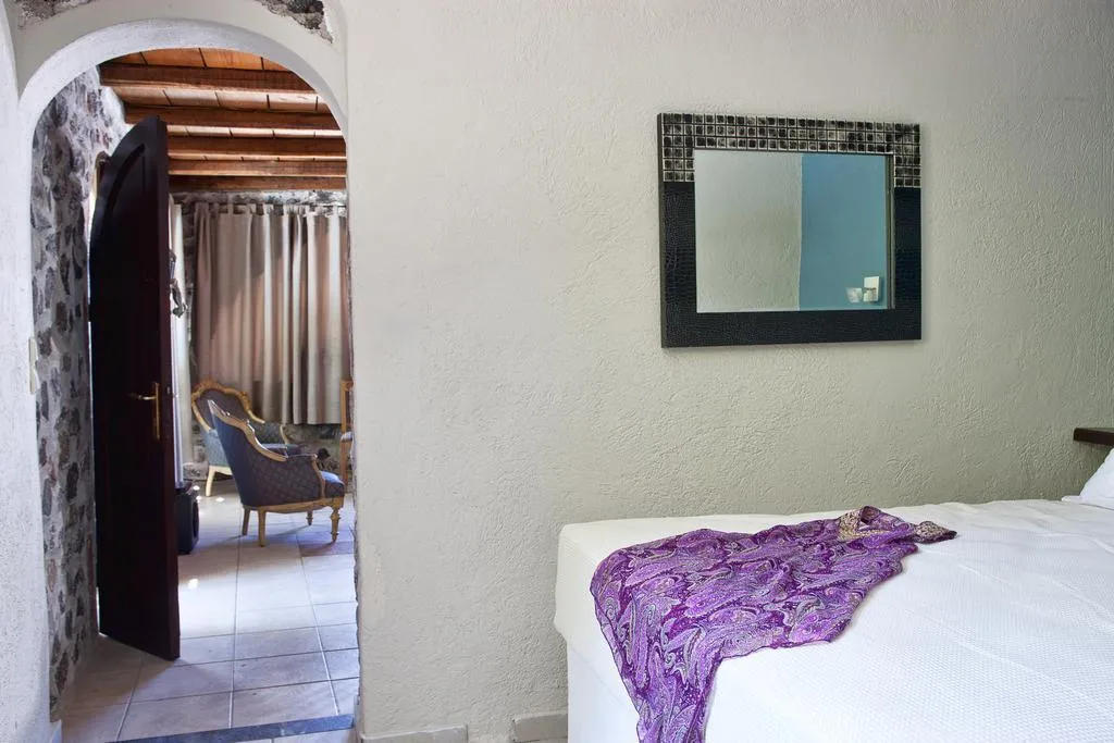 JUNIOR SUITE STANDARD Room, Lava Suites & Lounge, Santorini