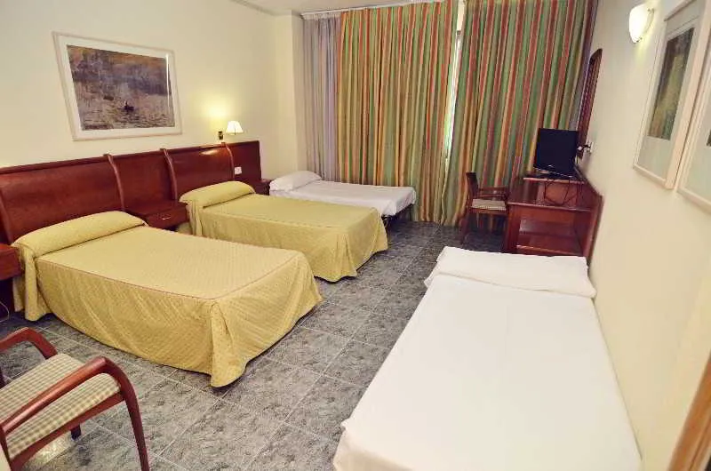 DOUBLE STANDARD Room, Louty Simba, Valencia