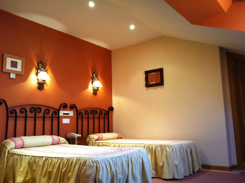 TRIPLE STANDARD Room, Arco San Vicente, Madrid