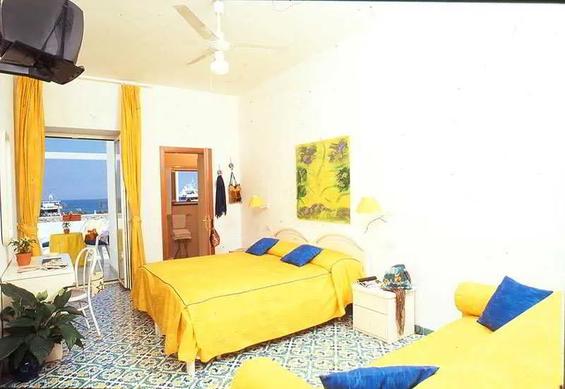 Room, La Sirenella, Naples