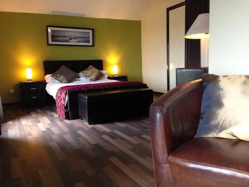 Room, Maddens Bridge Bar and Restaurant, Cork