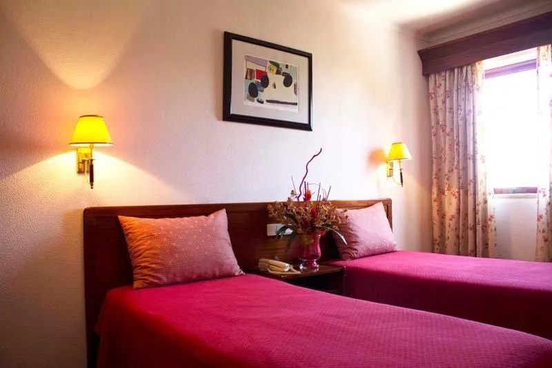Double or Twin CAPACITY 3 Room, Aranguês, Lisbon