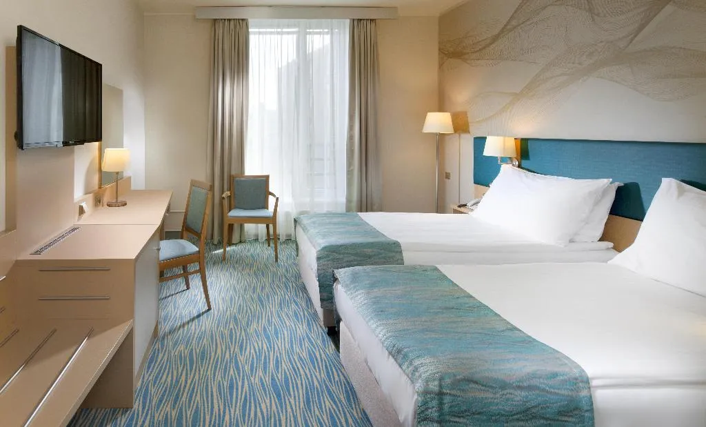 DOUBLE EXECUTIVE KING BED Room, Holiday Inn Prague Congress Centre, Prague