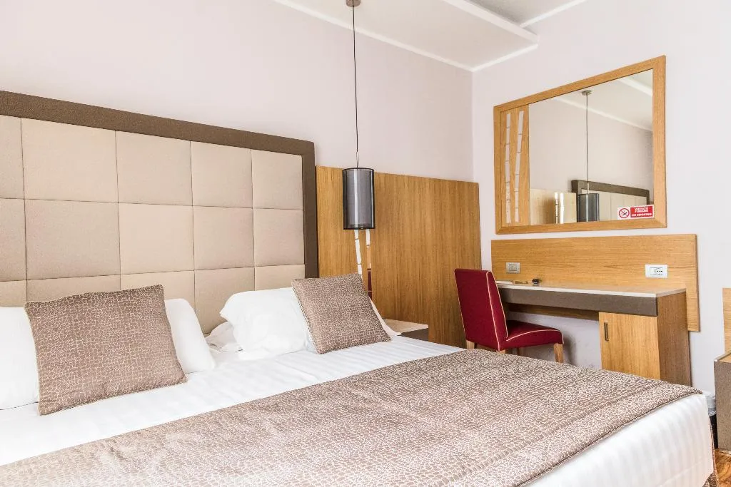 DOUBLE DELUXE Room, Giolli Nazionale, Rome