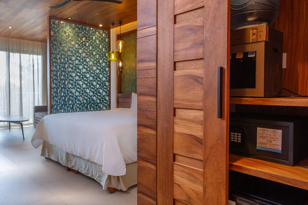 JUNIOR SUITE KING SIZE BED Room, Sandos Playacar All Inclusive, Cancun Area