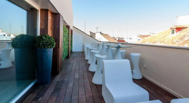 Terrace, B&B Hotel Madrid Centro Fuencarral 52, Madrid
