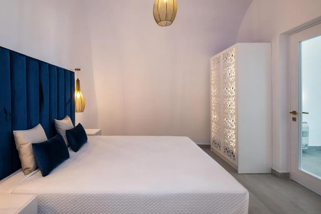 SUITE SUPERIOR WITH PRIVATE POOL Room, Palm Island Suites, Santorini