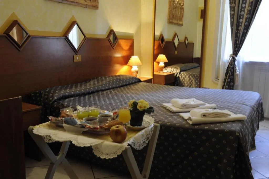 DOUBLE STANDARD Room, Hotel Farini, Rome