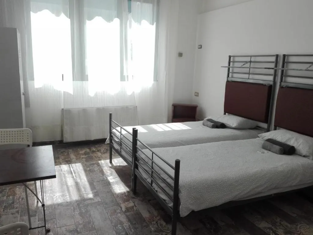 Double or Twin STANDARD Room, Atmos Luxe Navigli Hostel & Rooms, Milan