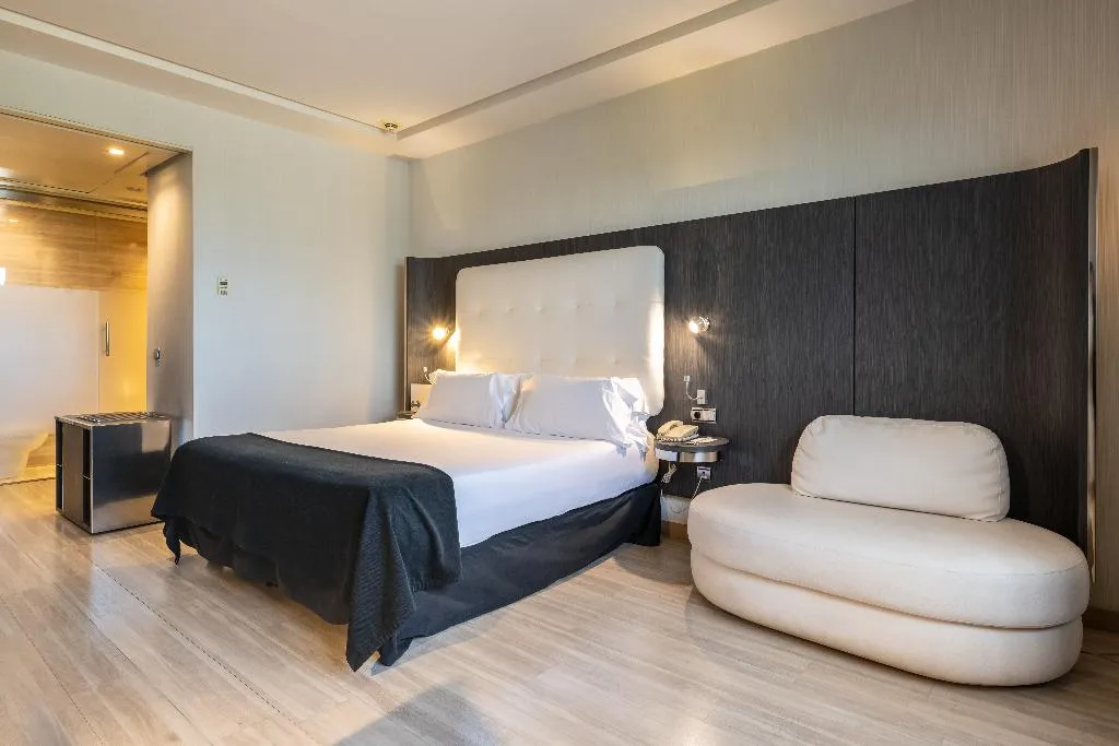 Room, Santos Maydrit Airport, Madrid