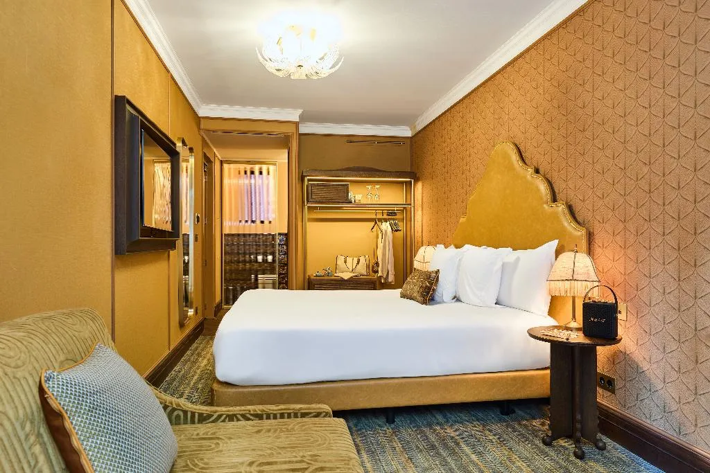 Double or Twin DELUXE WITH BALCONY Room, España Ocean Drive Newly Renovated, Barcelona