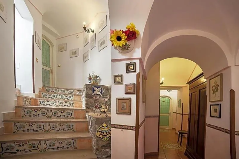 Lobby, L'Argine Fiorito, Naples