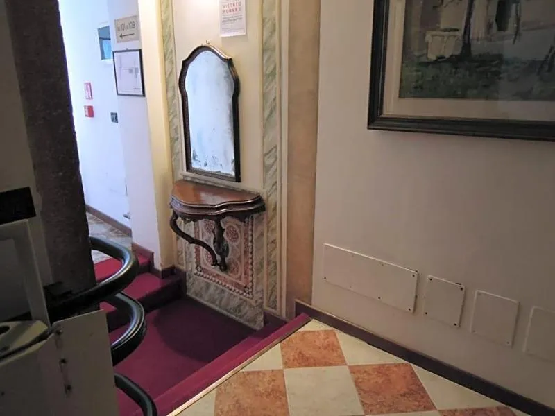 Lobby, Iris, Venice