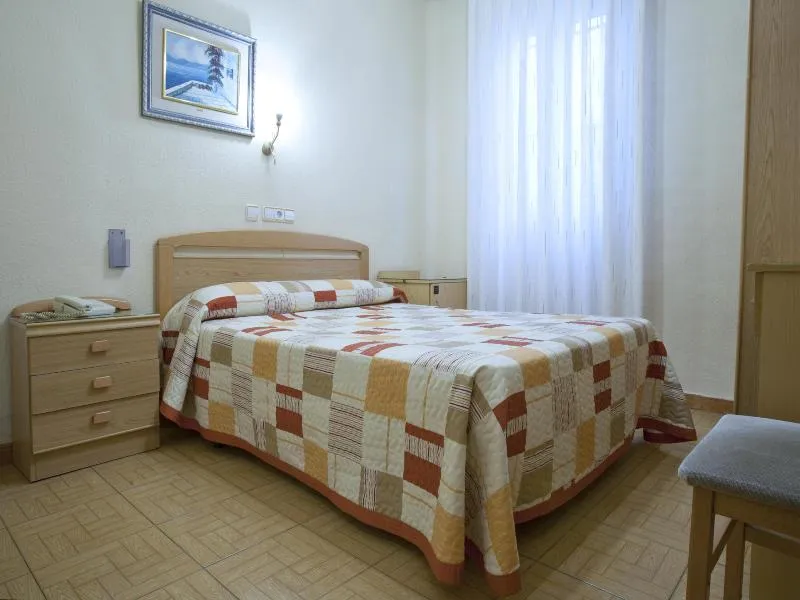 DOUBLE SINGLE USE STANDARD Room, Hostal Maria Luisa, Madrid