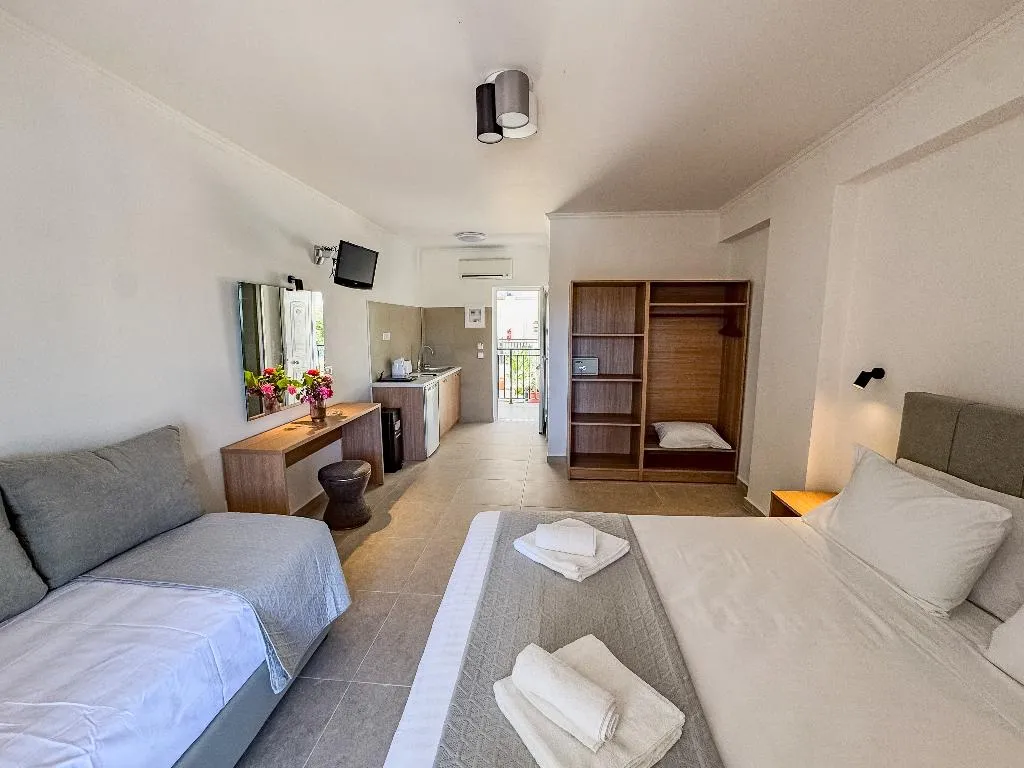 STUDIO basement Room, Athina Apts, Zante