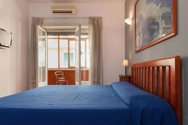 Room, Re di Roma Bed & Breakfast, Naples