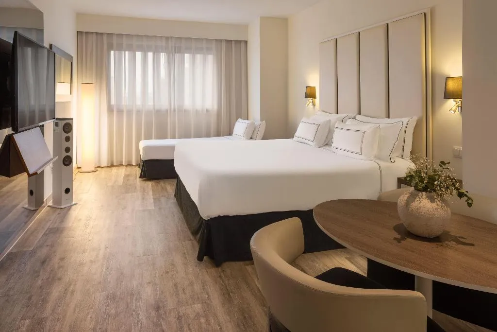TRIPLE STANDARD Room, Melia Lebreros, Seville