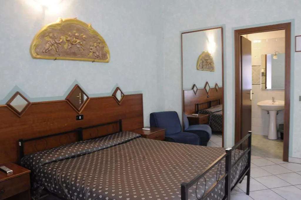 TRIPLE STANDARD Room, Hotel Farini, Rome
