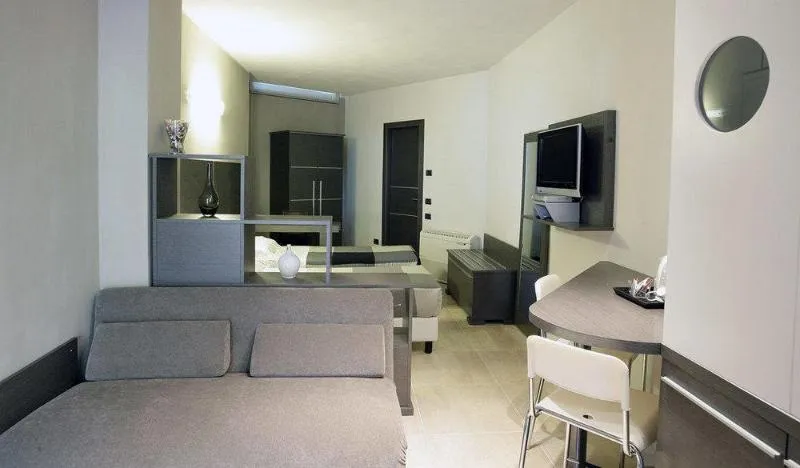 General view, Select Executive, Florence