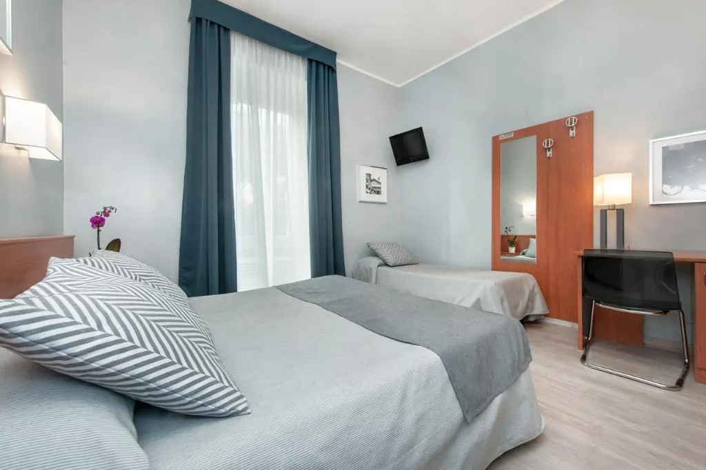 TRIPLE STANDARD Room, Roi, Naples